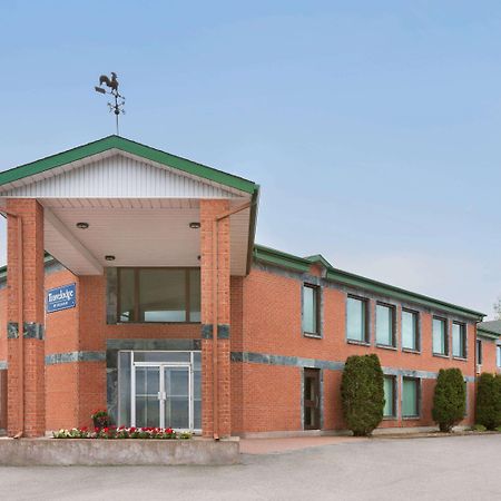 Travelodge By Wyndham Rigaud Exteriér fotografie