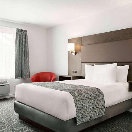 Travelodge By Wyndham Rigaud Exteriér fotografie