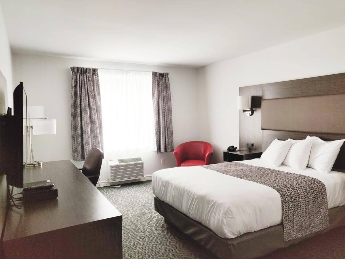 Travelodge By Wyndham Rigaud Exteriér fotografie