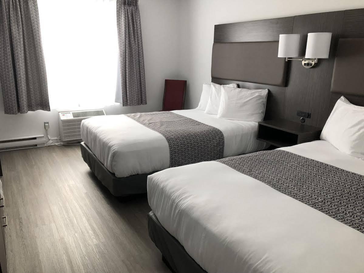 Travelodge By Wyndham Rigaud Exteriér fotografie