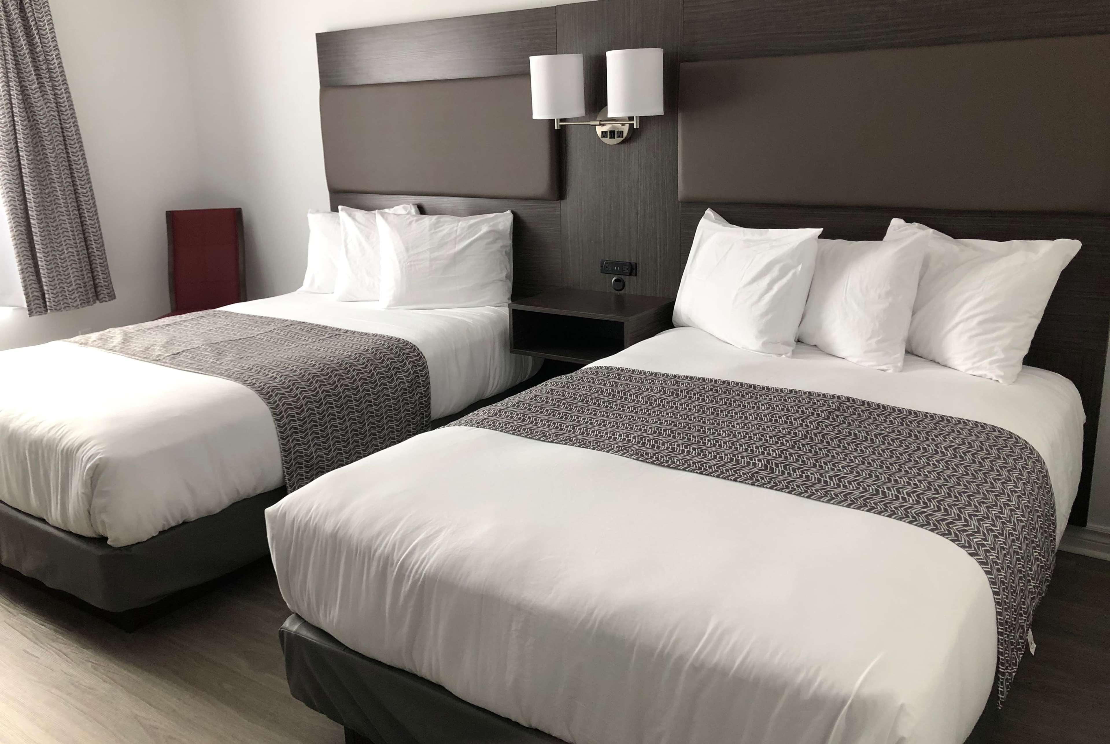 Travelodge By Wyndham Rigaud Exteriér fotografie
