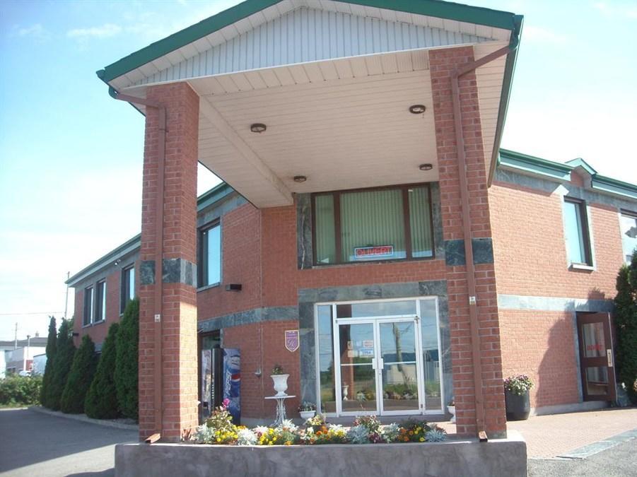 Travelodge By Wyndham Rigaud Exteriér fotografie