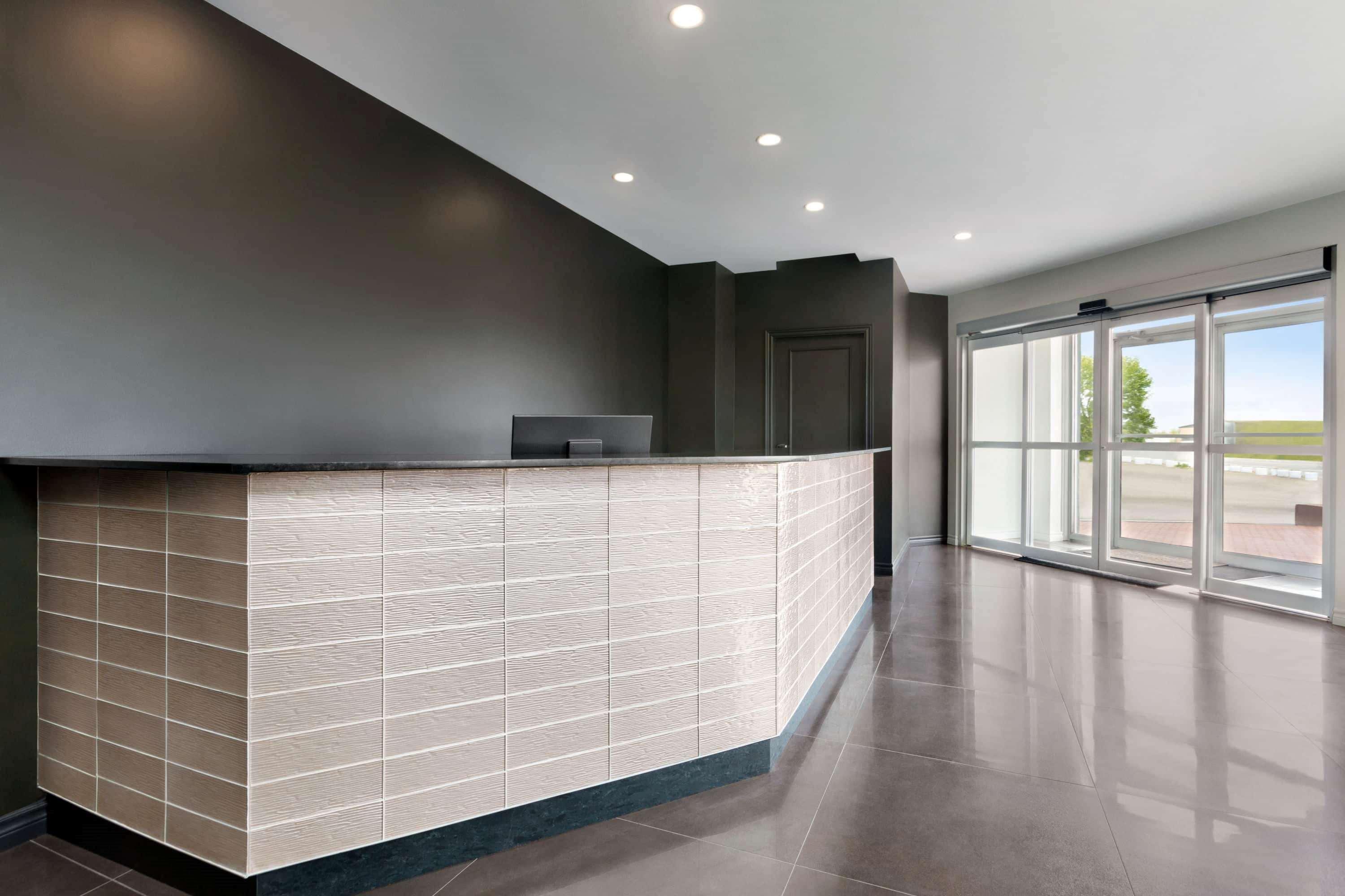 Travelodge By Wyndham Rigaud Exteriér fotografie