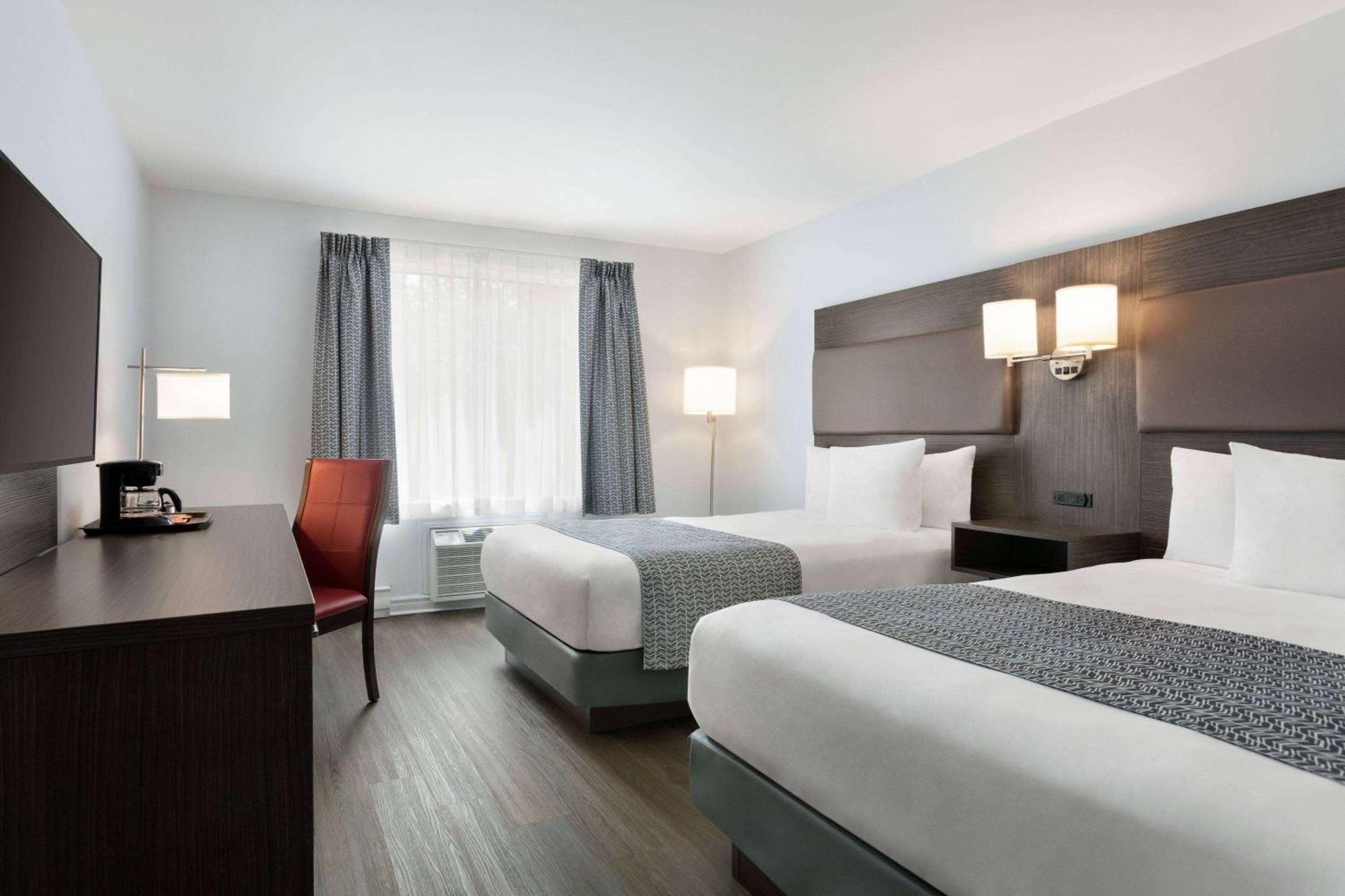 Travelodge By Wyndham Rigaud Exteriér fotografie
